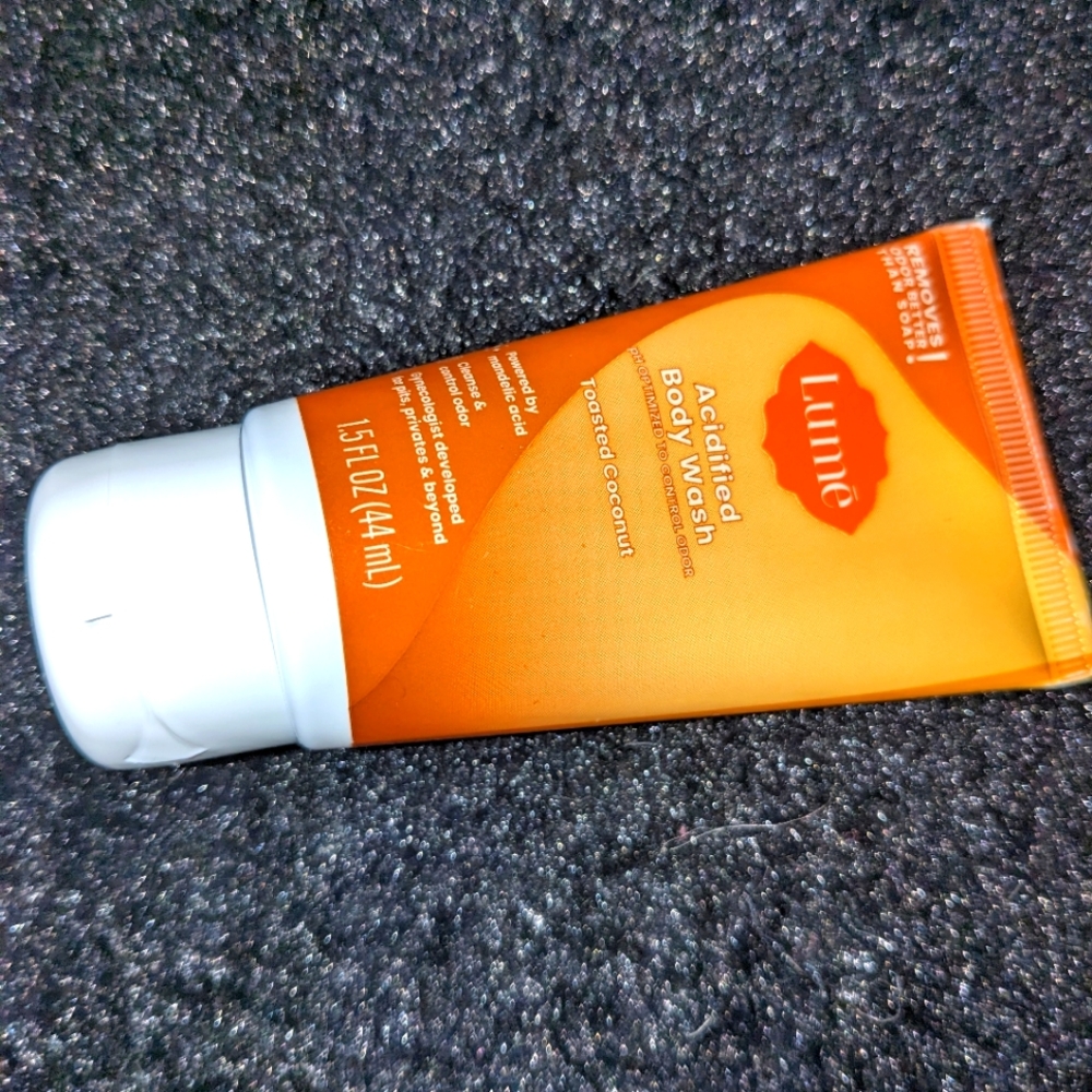 Lume Deodorant Acidified Body Wash Toasted Coconut. 1.5 Oz. Travel size. Unisex